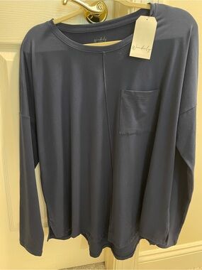 New with tags, 
navy blue
stretchy 
long sleeve 
top.